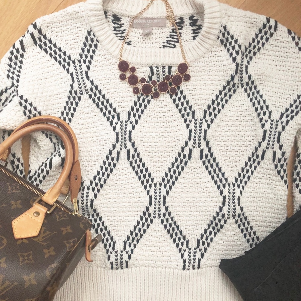 *SOLD* Banana Republic Black and White XS Sweater